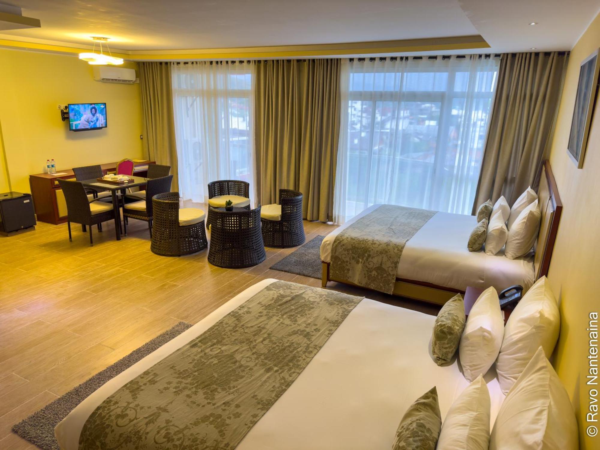 Hotel Menabe'L Antsirabe Bagian luar foto