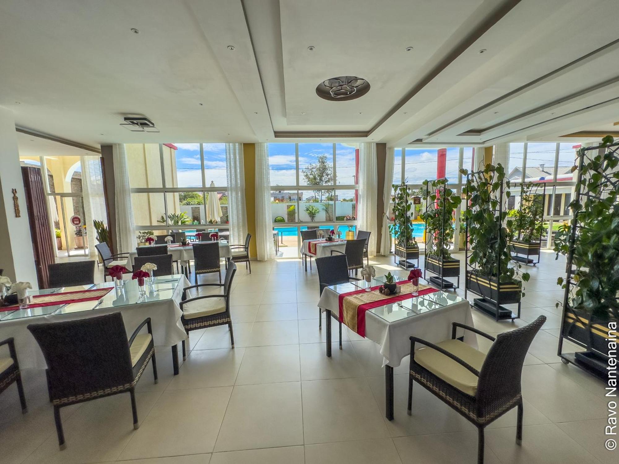 Hotel Menabe'L Antsirabe Bagian luar foto